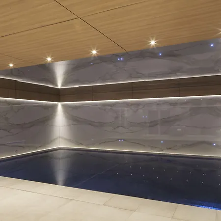 Bowmann, A Small Luxury Of The World 5*