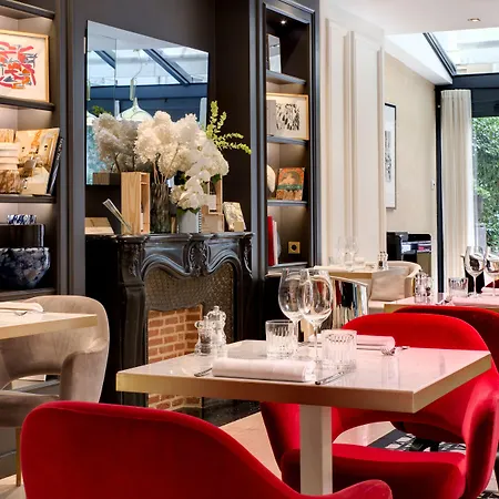 Bowmann, A Small Luxury Of The World 5*