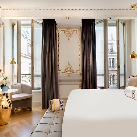 Bowmann, A Small Luxury Of The World 5*