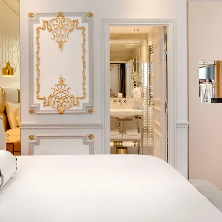 Bowmann, A Small Luxury Of The World 5*
